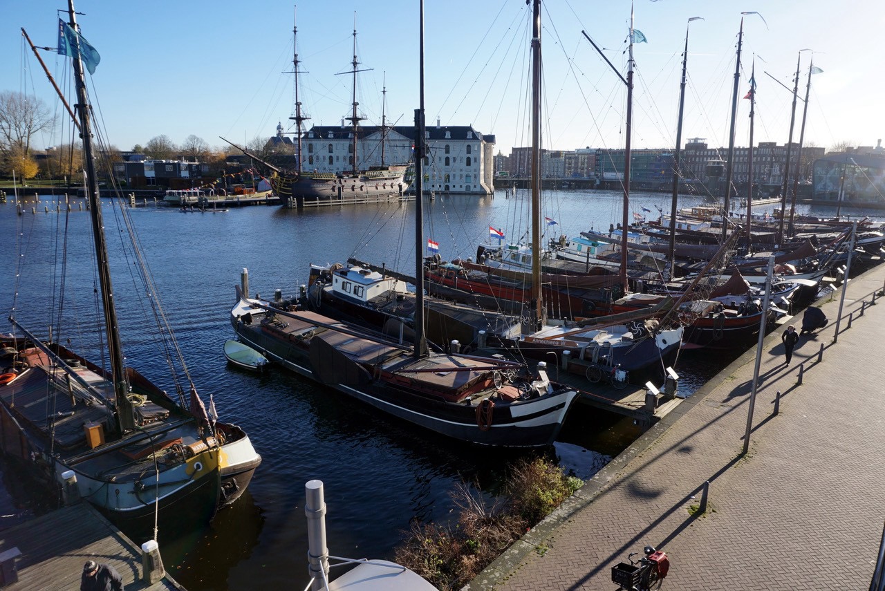 historische-vloot-meert-af-in-oosterdok  