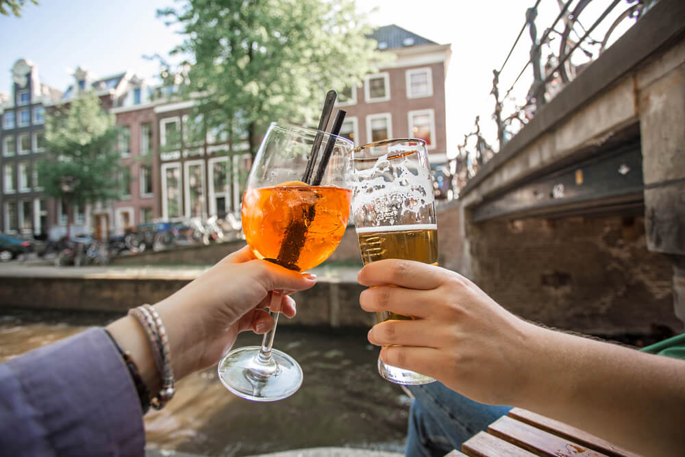 Varen met een Schipper over de Amsterdamse Grachten