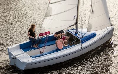 Aira 22 zeilboot onder vleugels van RS Sailing