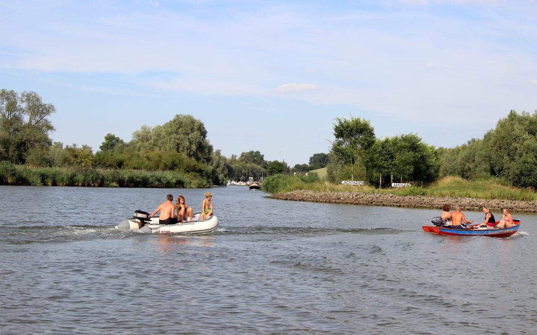 Hoe oud moet je zijn om een boot te mogen besturen?