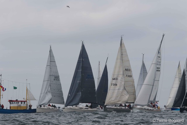 Scheveningen500 met 35 schepen naar Roscoff in Bretagne