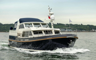 Zorg op het water aan boord van luxe motorjacht