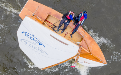 Genieten van de wind tijdens start Sneekweek