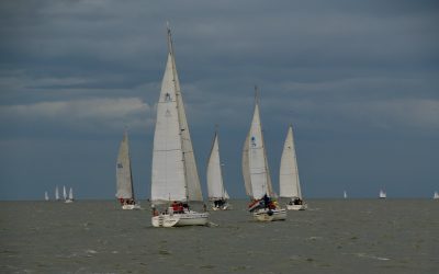 24 uurs Zeilrace start met zware buien en forse windvlagen