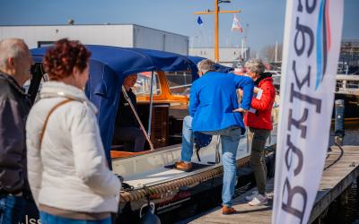 Motorboot Sneek met gevarieerd aanbod nieuw en gebruikt