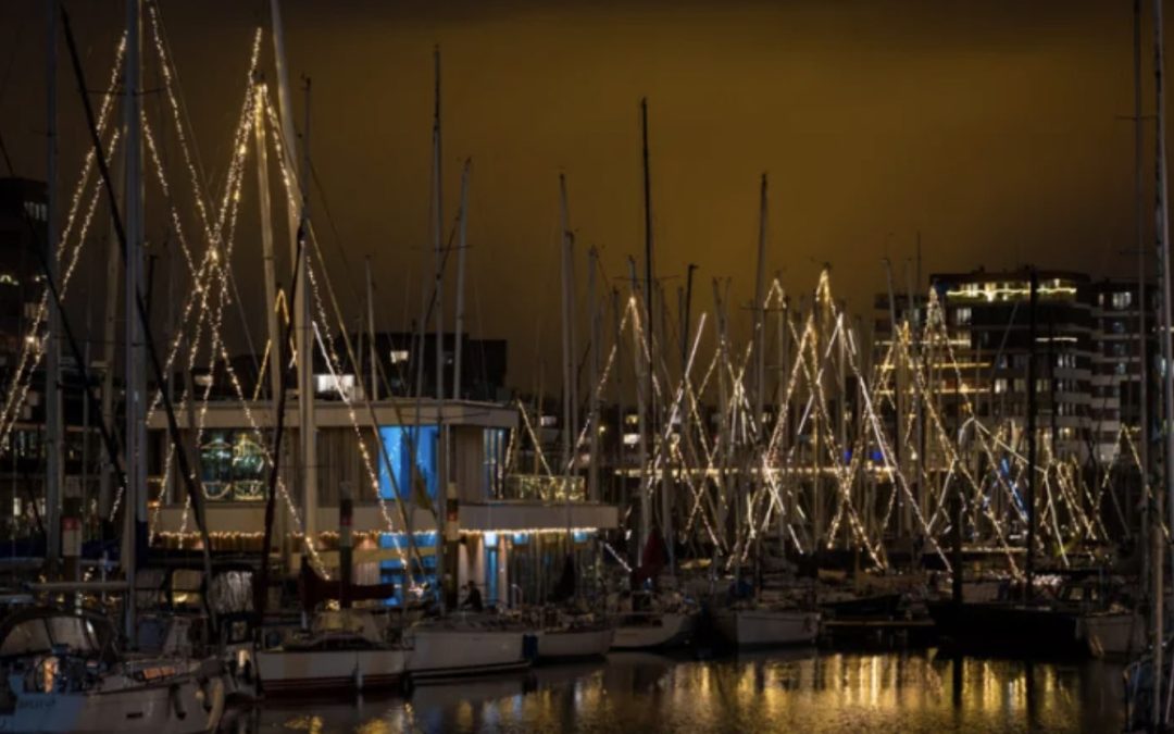 Jachtclub Scheveningen laat ‘lichtjes’ in masten branden