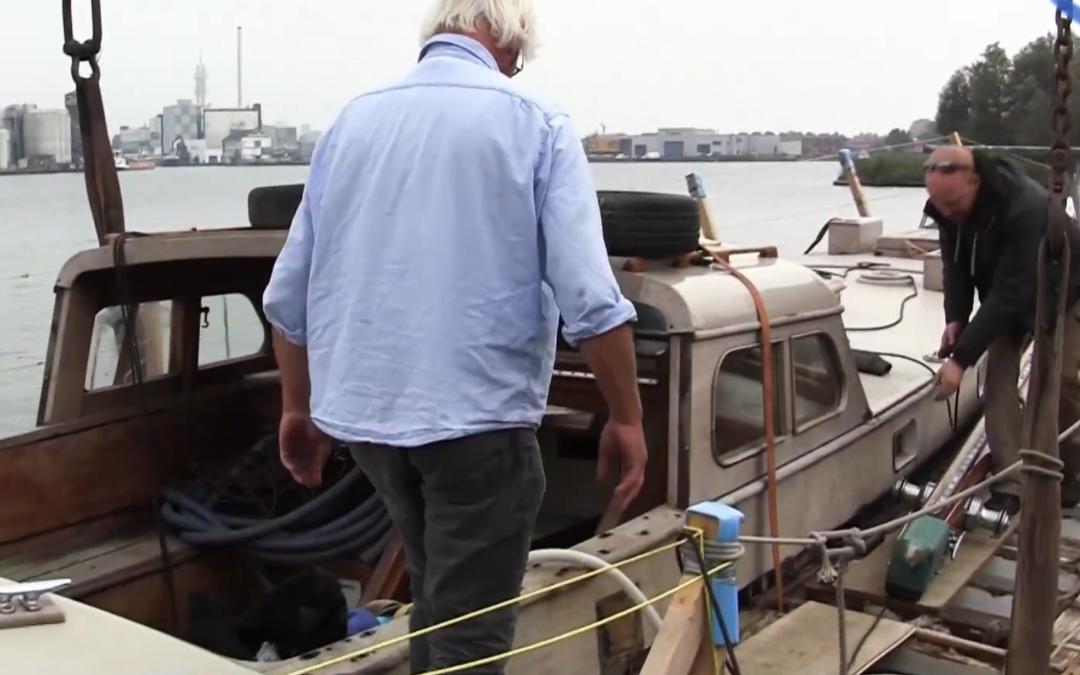 Alert proeft het water en zal zeiljacht blijven drijven?
