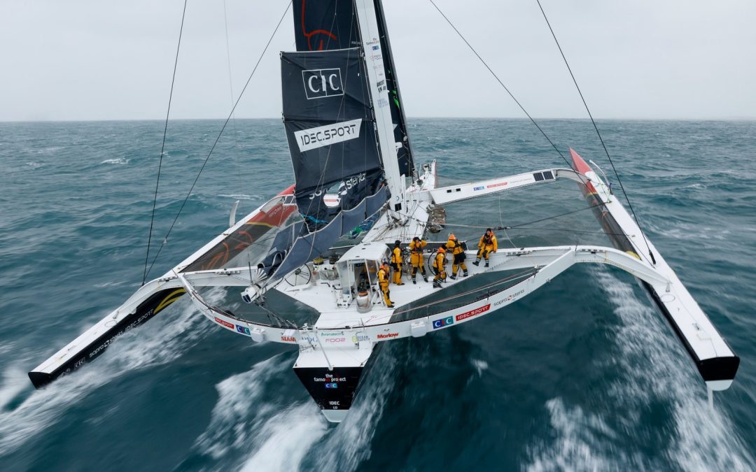 Vrouwenteam in 57 dagen non-stop zeilend rond de wereld