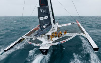 Vrouwenteam in 57 dagen non-stop zeilend rond de wereld