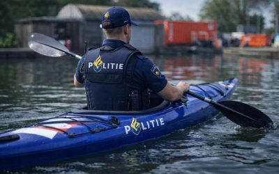 Politie Gooi en Vechtstreek onderzoekt inzet kajaks op Loosdrechtse plassen