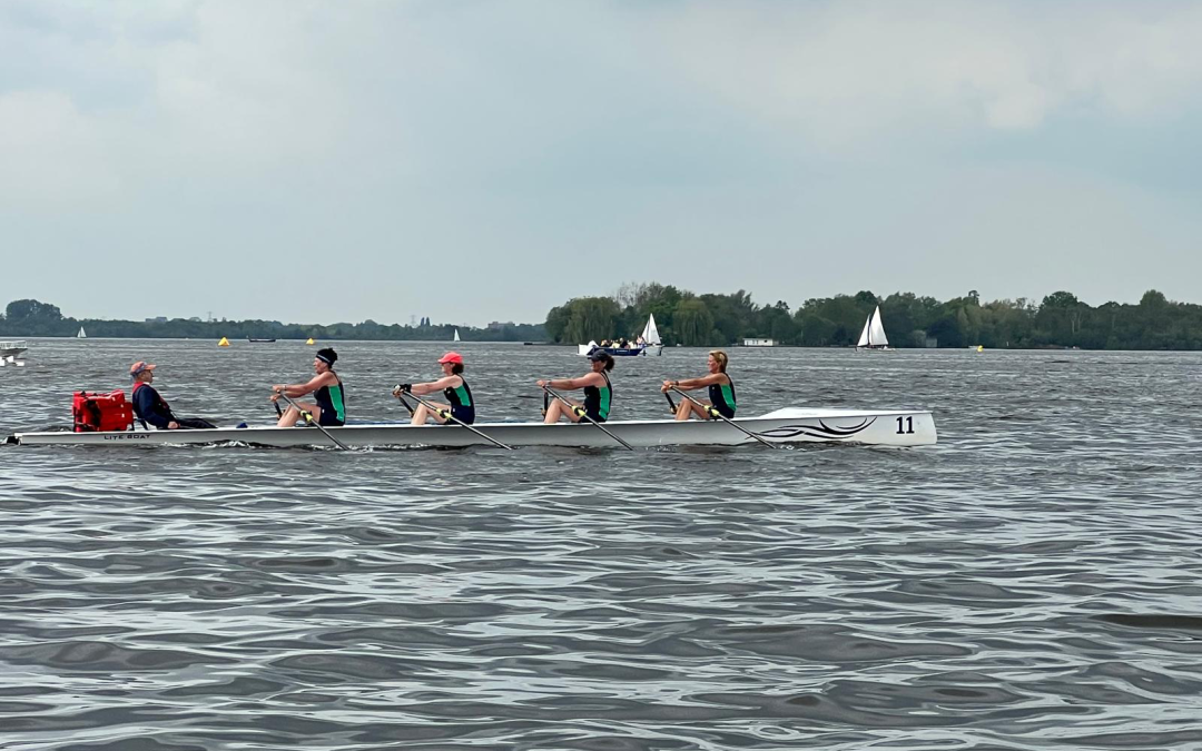 Weeralarm hindert Coastal Roeiers niet op Loosdrecht    