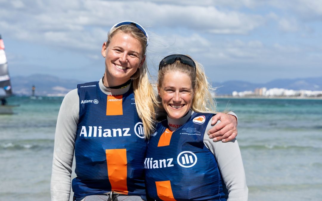 Hockeyster Karlinde van Arendonk met Odile van Aanholt in 49erFX-skiffklasse