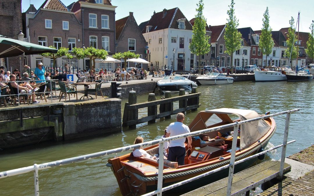 Sluis Weesp op slot om zoet water in Vecht te houden