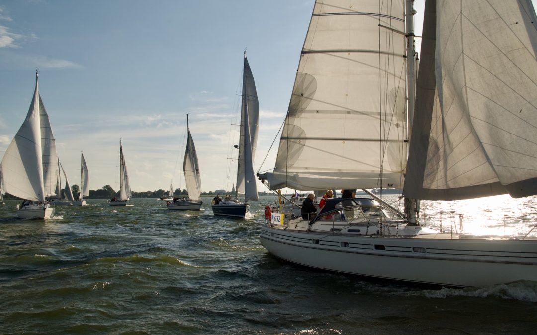 Bijna 100 boten niet van start tijdens 24 uurs zeilrace