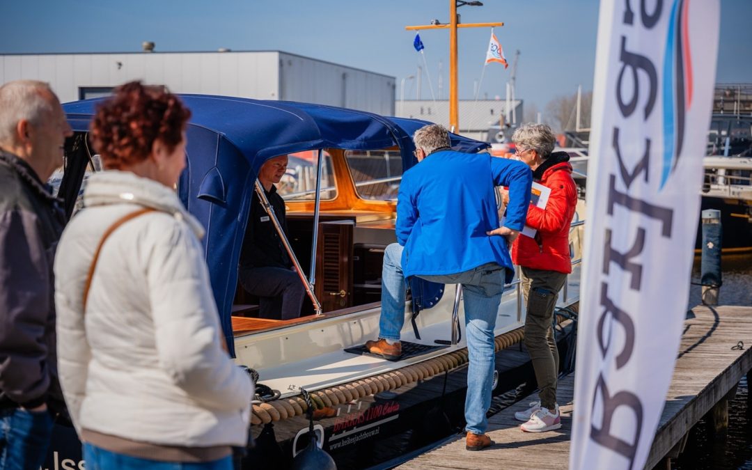 Motorboot Sneek sluit vaarseizoen af